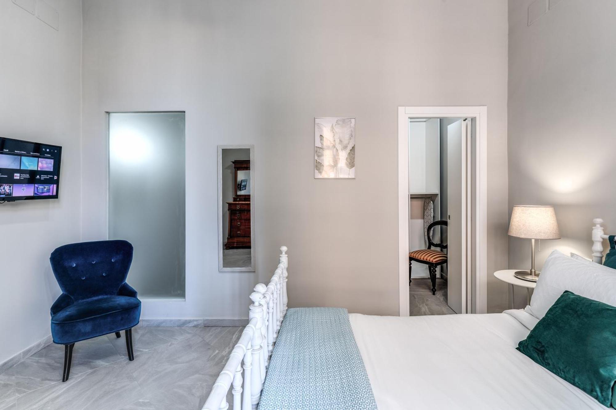 Appartamento Due Porte A Toledo Napoli